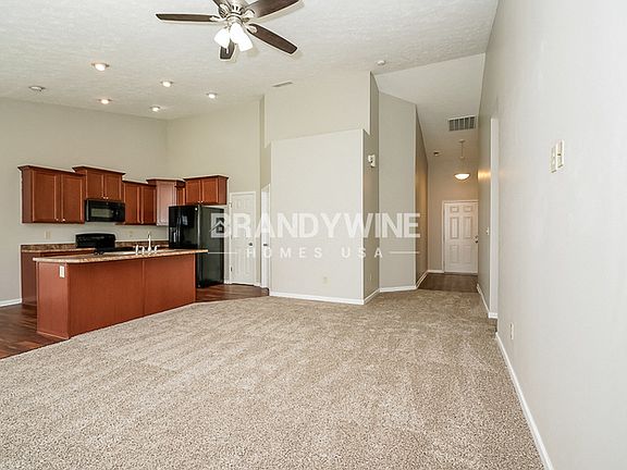 4th image of 877 Blue Ash Trl