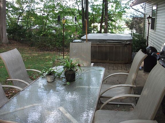 2nd image of 1901 Fairwood Ln