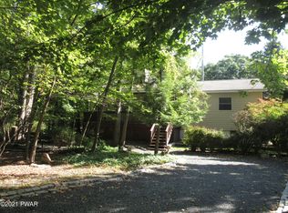 112 Raven Ct, Dingmans Ferry, PA 18328