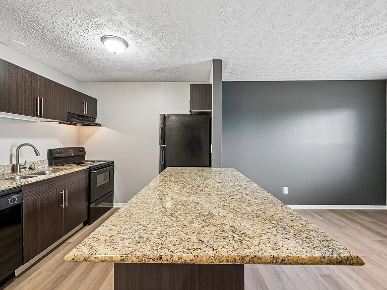 Bolton Estates Apartments — Photo 24