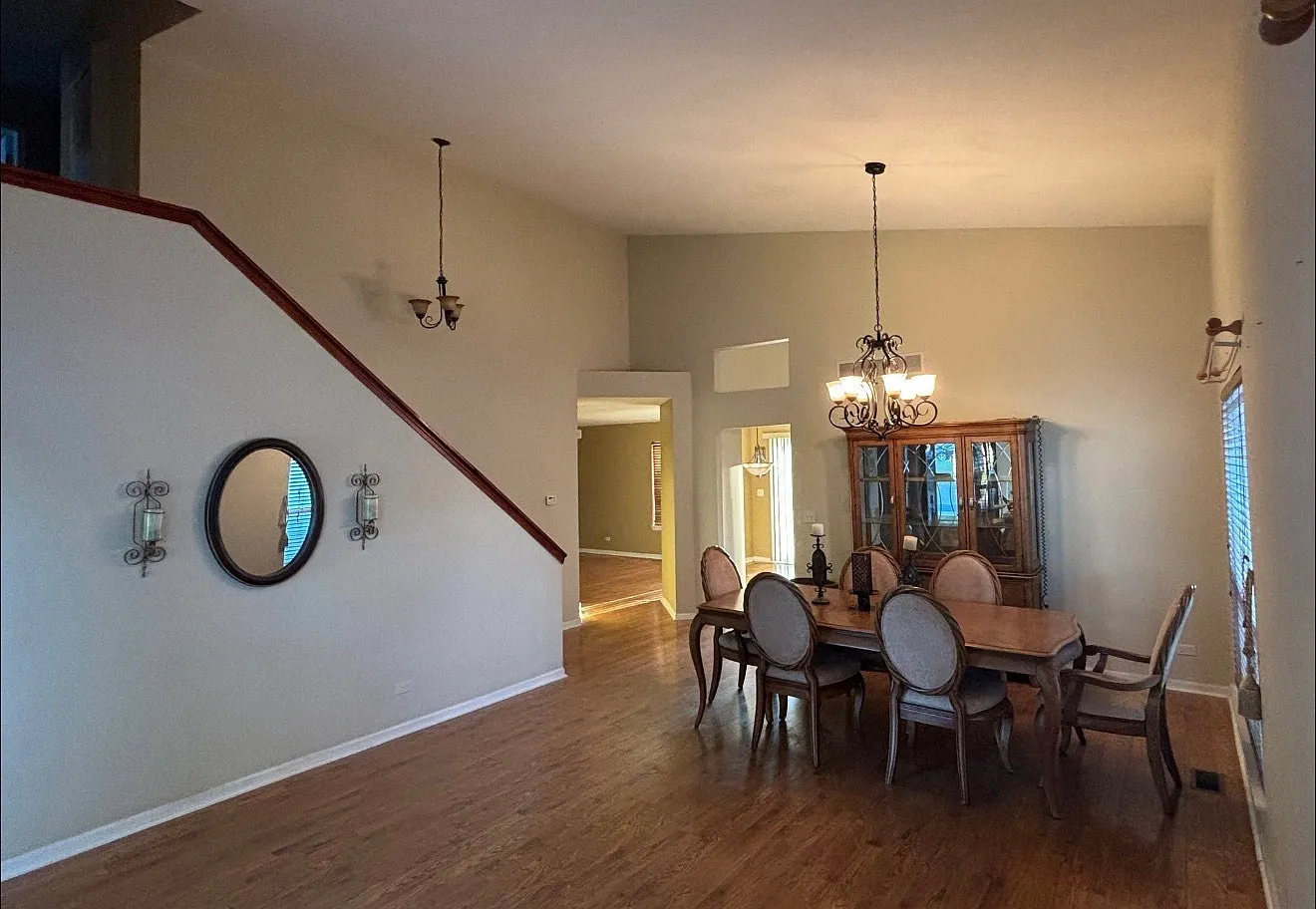 4 bed, 2.5 bath, 2056 sqft, $2,800 — Photo 2