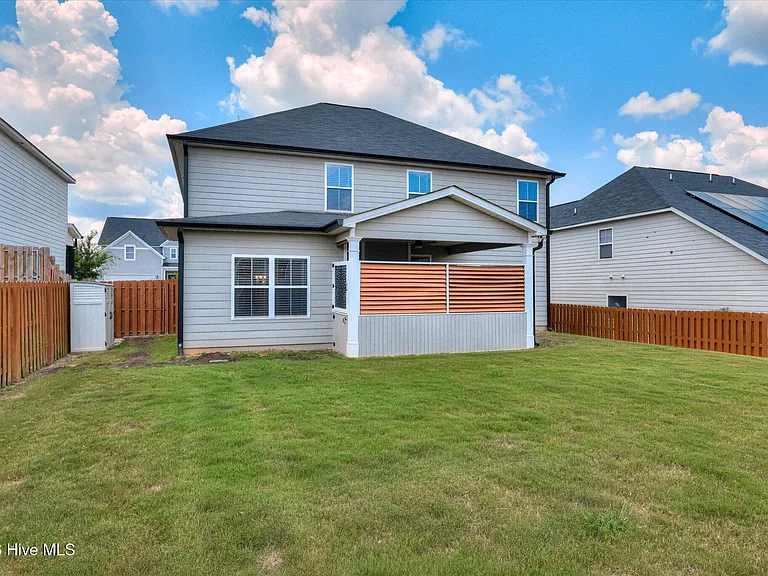 711 Courtland Ln — Photo 49