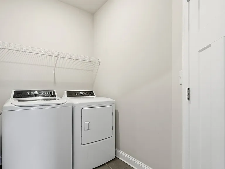 4582 Wellesley Dr — Photo 24