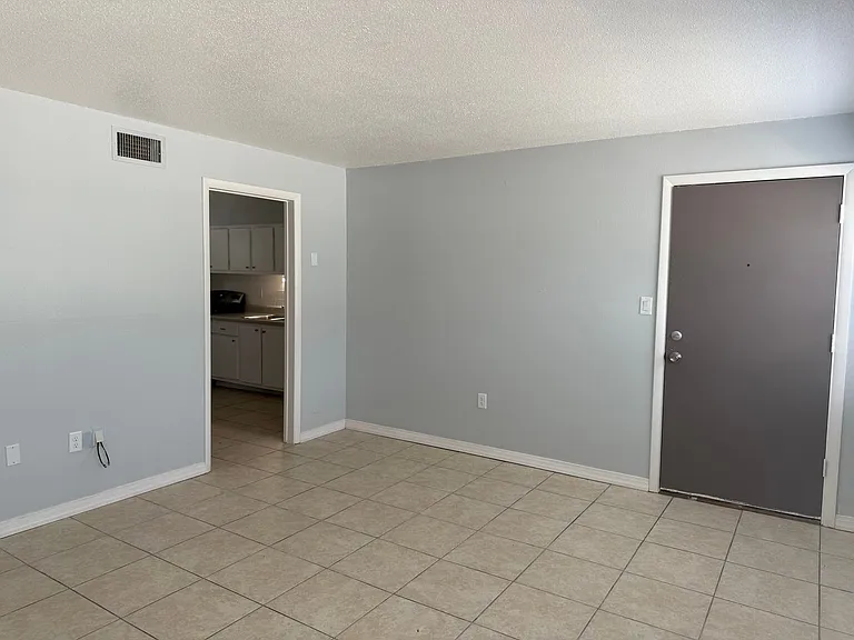 Manatee Bay Apartments — Photo 33
