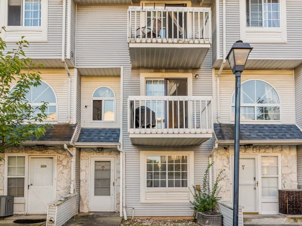 35a Country Drive North image 1 of 13