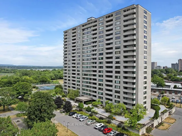2625 Regina St #207, Ottawa, ON K2B 5W8