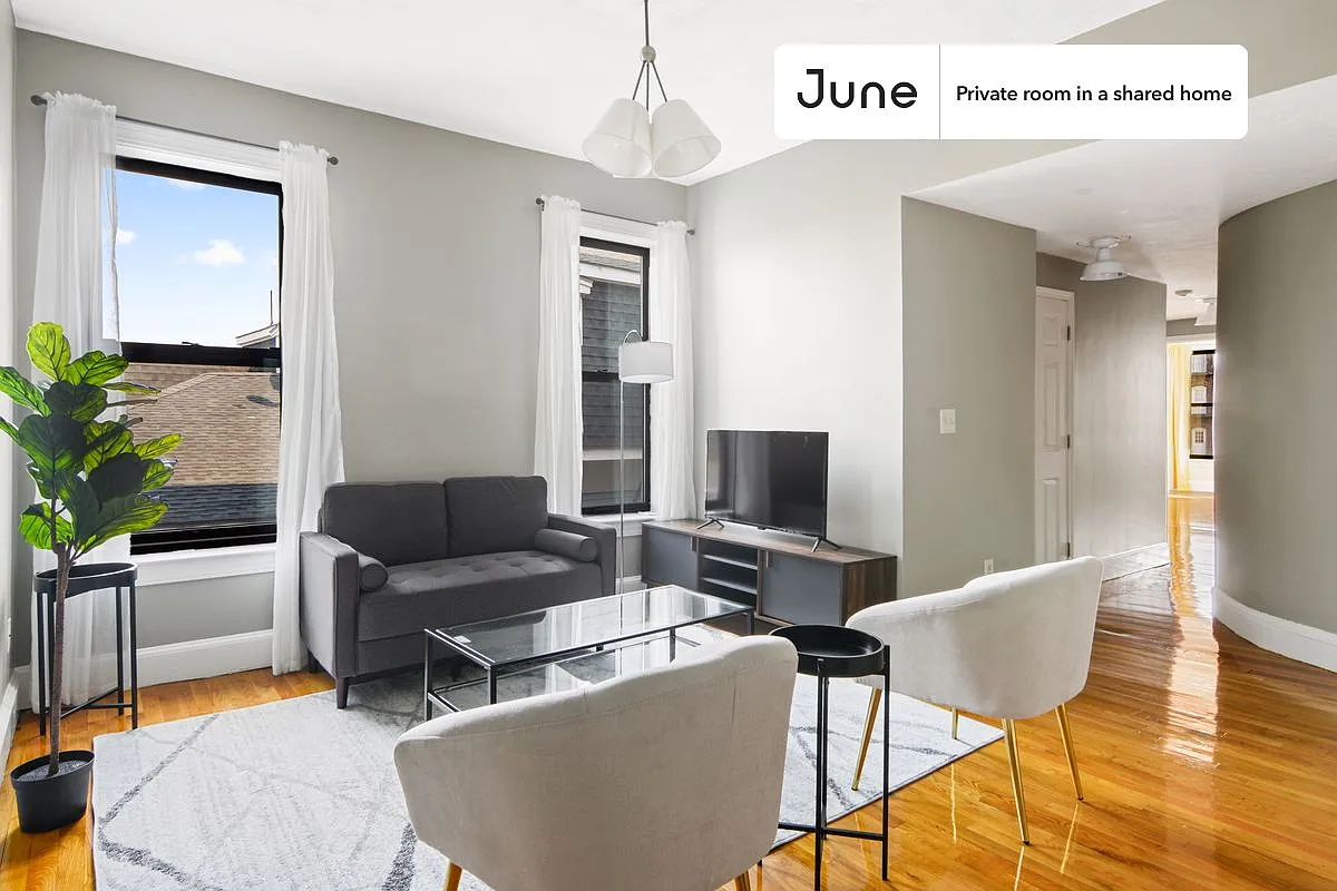 Queen bedroom in 4 bed/2 bath home in Allston #535 A — Photo 4