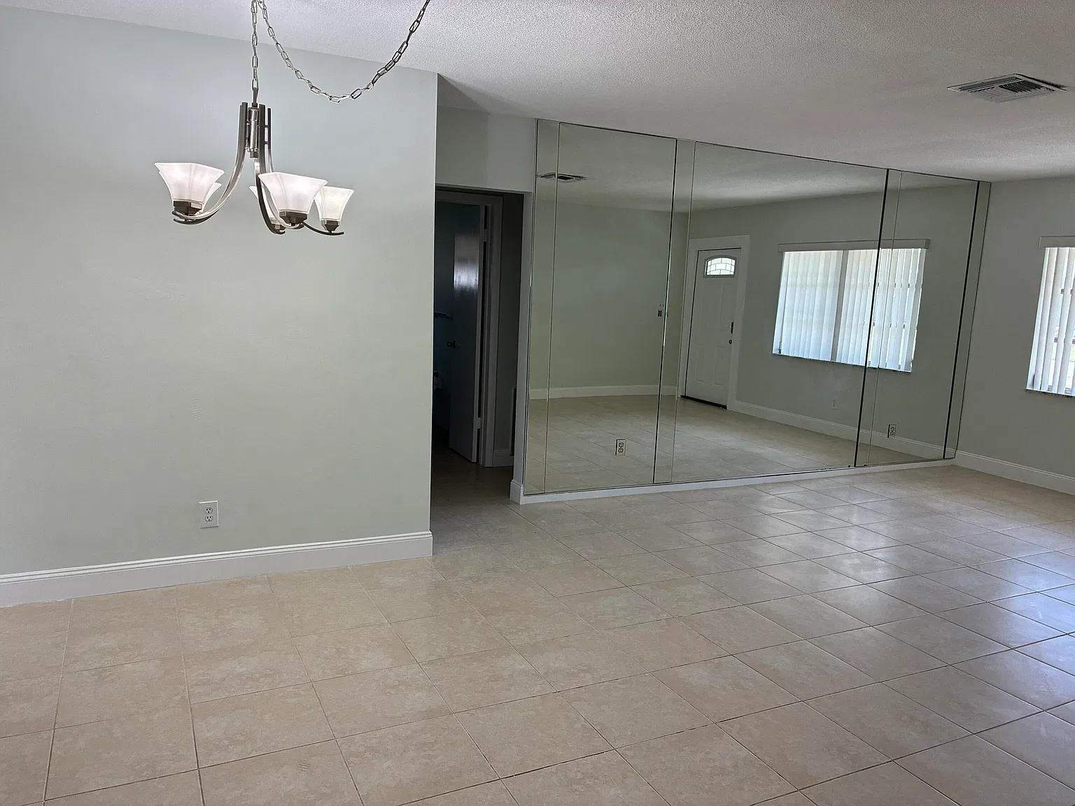 3 bed, 2.0 bath, 1366 sqft, $3,100 — Photo 3