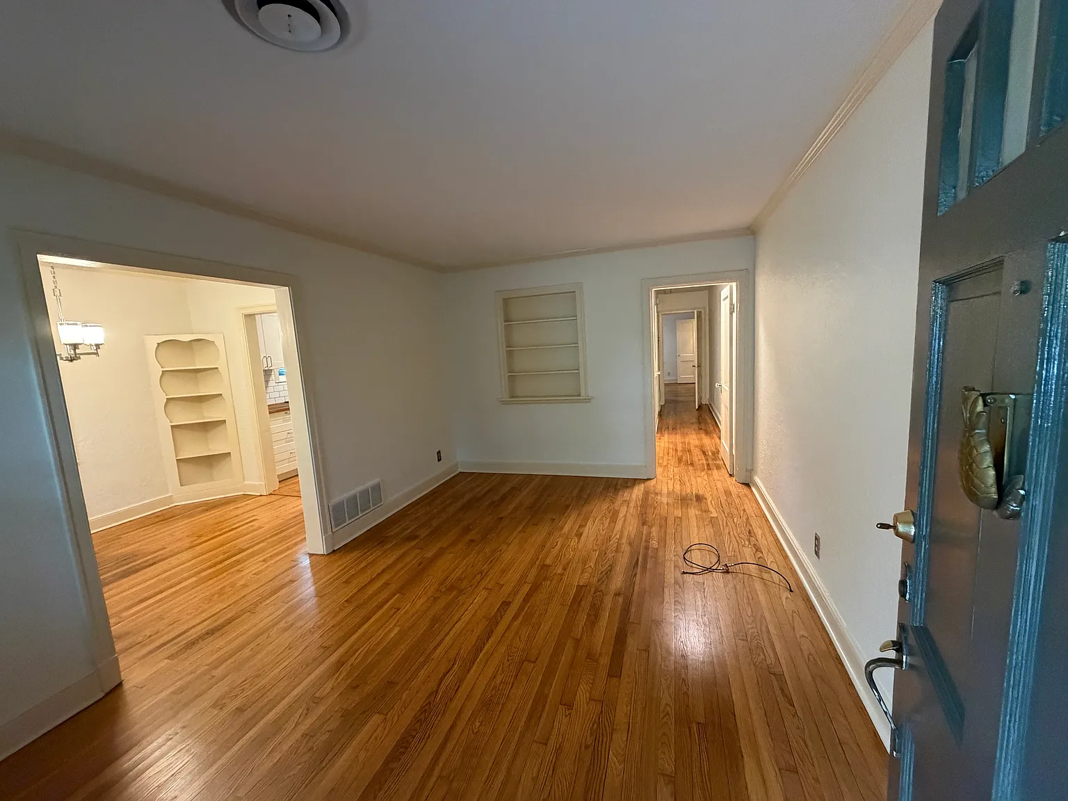 2 bed, 1000 sqft, $1,450 — Photo 2