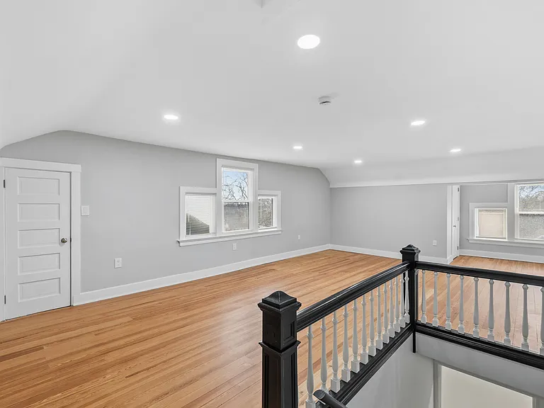 2978 Wardall Ave — Photo 20