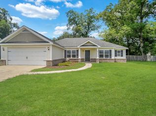 142 Auburn Cir, Glennville, GA 30427