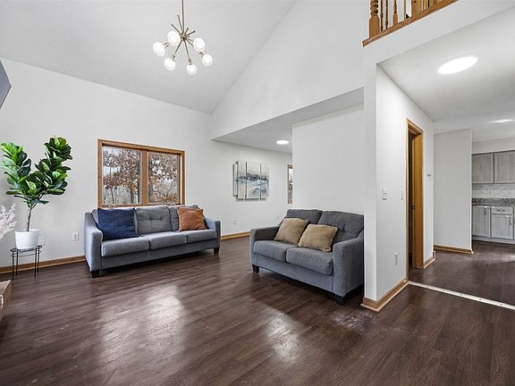 4th image of 3431 Elm Dr NE