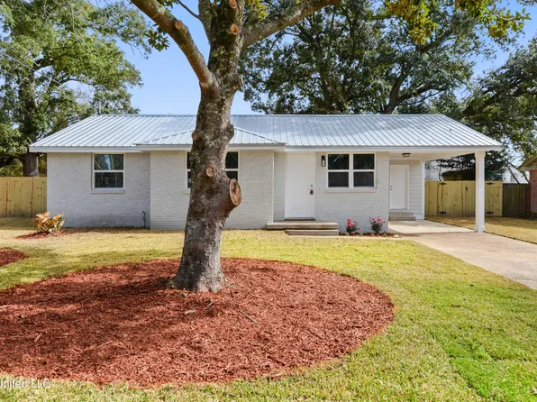 162 Holiday Ave, Pass Christian, MS 39571