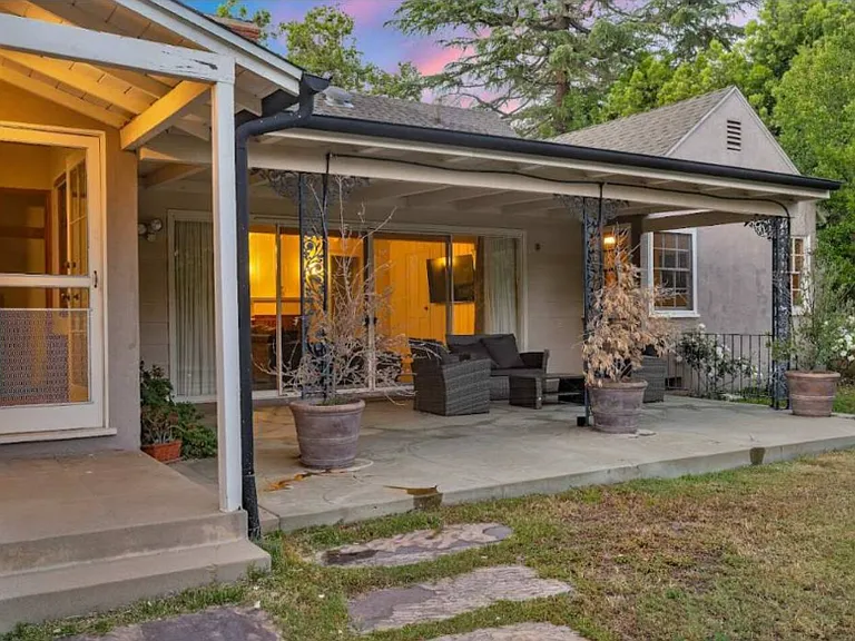 12642 Otsego St — Photo 10