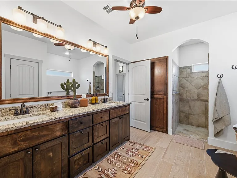 570 S Point Ct — Photo 25