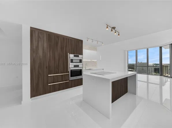 851 NE 1st Ave #2106, Miami, FL 33132
