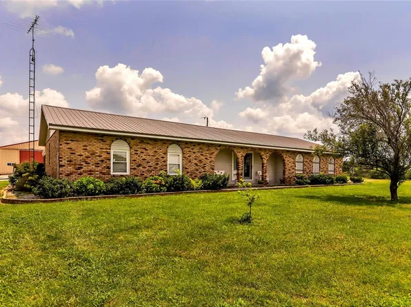 3210 Cottonwood Rd, Carrier Mills, IL 62930