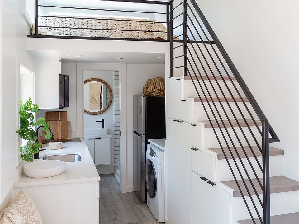 1st image of 1570 1/2 Myra Ave #1570-1/2
