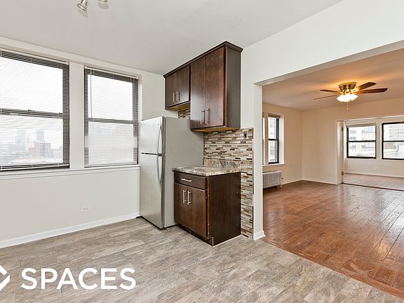 4th image of 3933 N Clarendon Ave APT P1