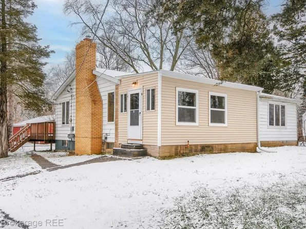 2083 N Vassar Rd, Burton, MI 48509