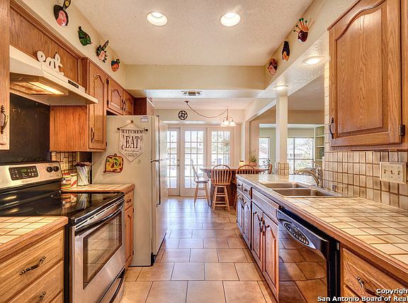 5th image of 8315 Delphian Dr