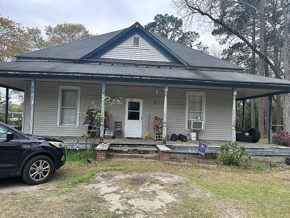 1st image of 301 College St