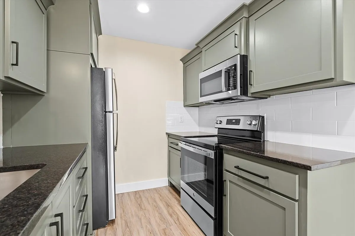 621 Chestnut Street - East — Photo 2