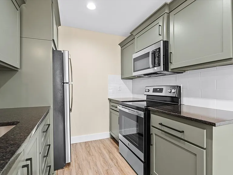 621 Chestnut Street - East — Photo 2