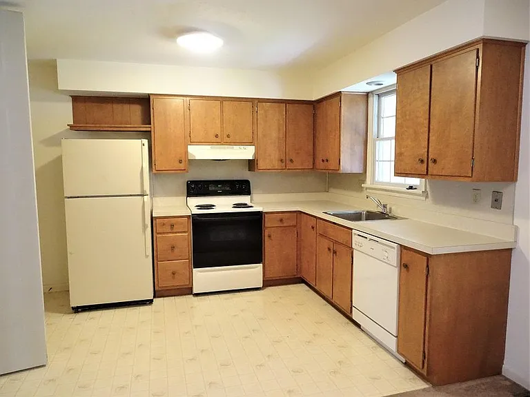 110 Garden Ave — Photo 6