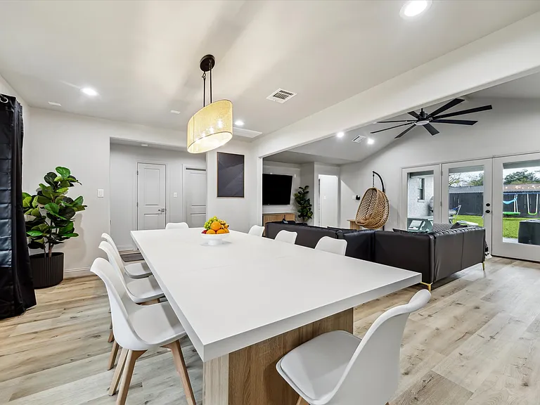 5615 Cerritos Dr — Photo 8