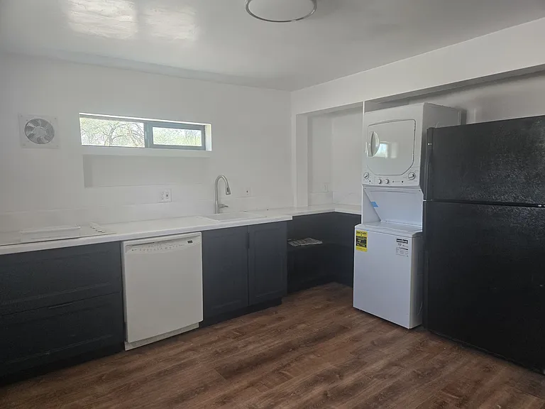 2246 E 6th St #2 — Photo 2