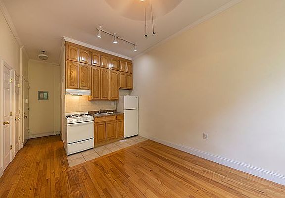 3rd image of 1384 Lexington Ave APT 2W