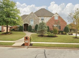 732 Hollowdale Ct, Edmond, OK 73003