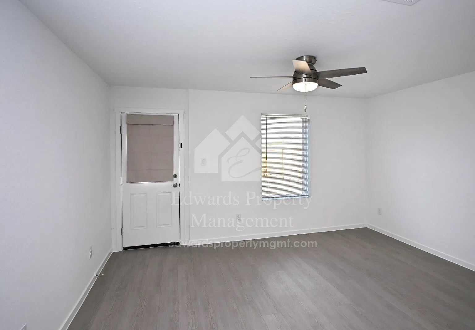3 bed, 2.5 bath, 1189 sqft, $1,245 — Photo 4