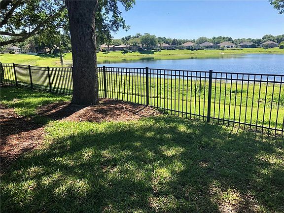 3rd image of 871 Lakeworth Cir