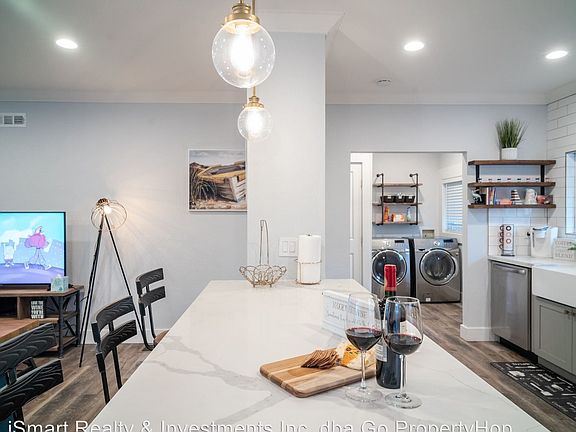 4th image of 557 W Virginia St
