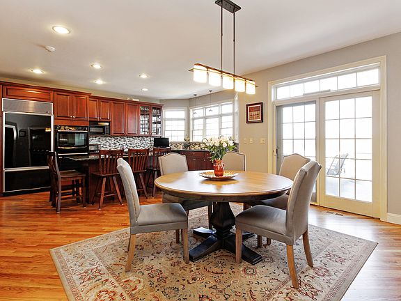 Sun drenched Eat-in-Kitchen w/SGD to Deck