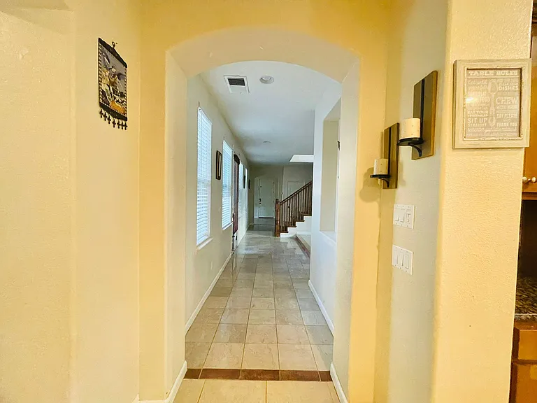 381 W Alameda Dr — Photo 3