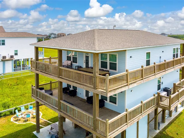 924 Melody Ln, Crystal Beach, TX 77650