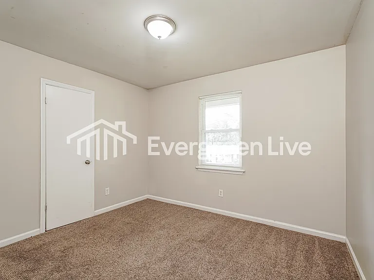 2665 Barclay St — Photo 13