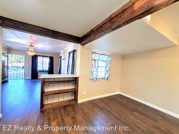 4th image of 3827 52nd St