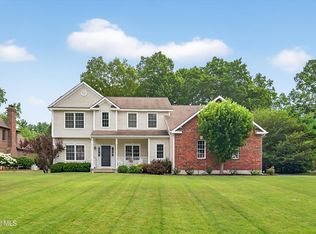 27 Praise Ln, Glenville, NY 12302