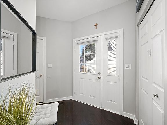 3rd image of 388 Hunterdon Ct #388