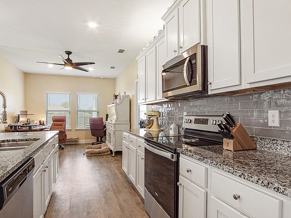 5th image of 406 Albert Meadow Ln
