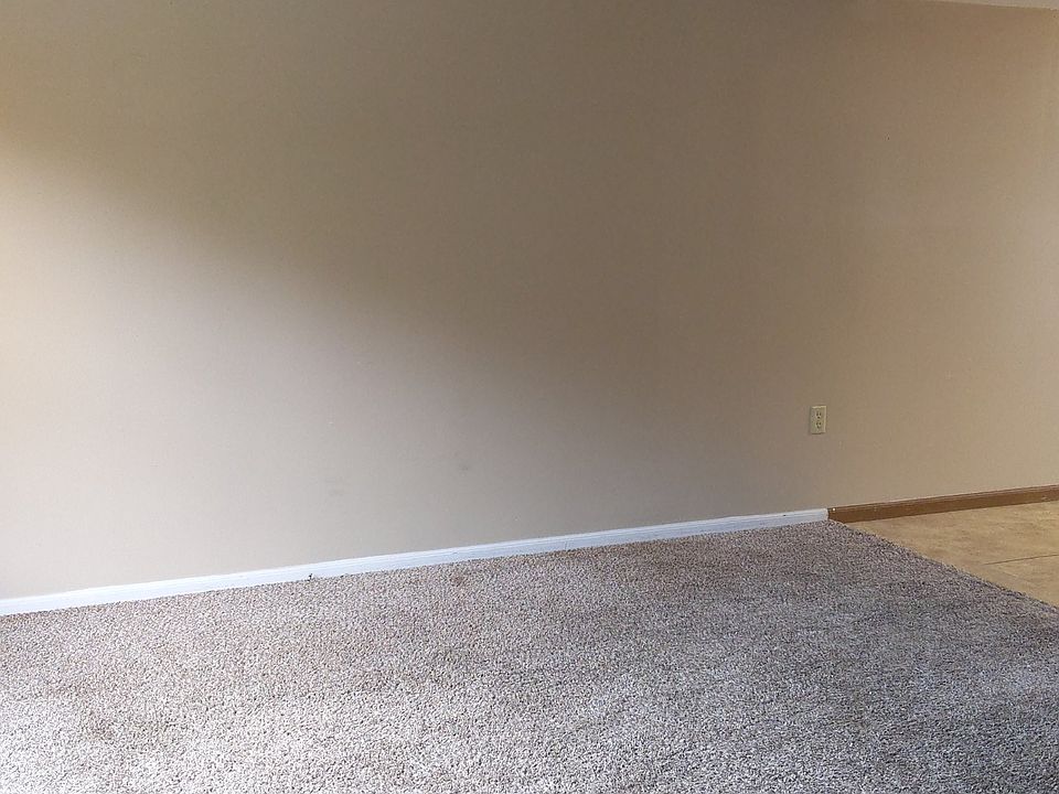 1st image of 10 Cambridge Dr #17324789