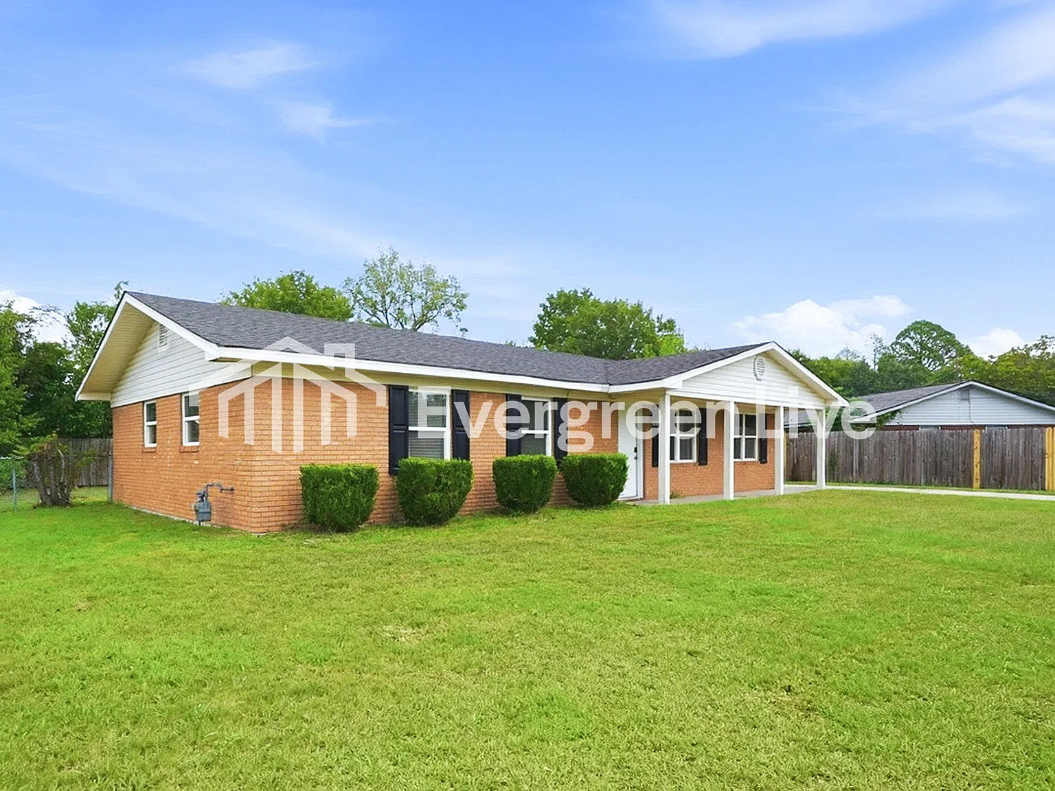 3 bed, 2.0 bath, 1300 sqft, $1,245 — Photo 2