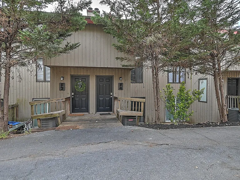 109 Beechnut St #4 — Photo 3