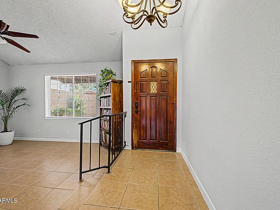 4th image of 709 N LARKSPUR Street