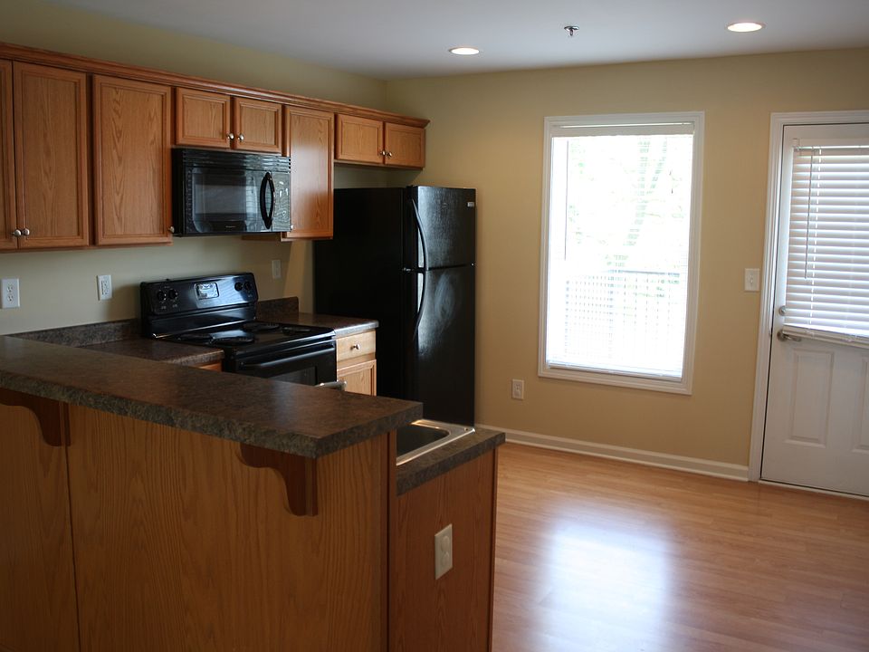 2nd image of 232 Epps Bridge Rd Unit 03B