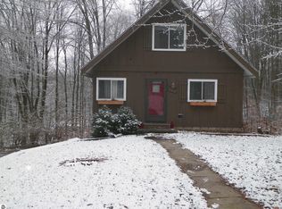 120 Shores Dr, Leroy, MI 49655